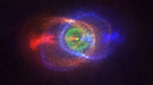 With the ALMA super telescope, astronomers have succeeded in depicting the clash between one of the smaller stars in the Milky Way and a red giant.