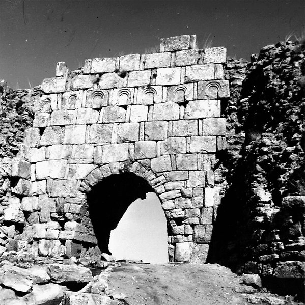 Norra porten i Takht-e Soleyman. 