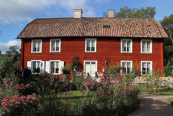 Linnés Hammarby, den rödmålade huvudbyggnaden från 1762.