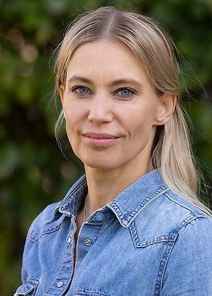 Porträttfoto på Emma Holmqvist.
